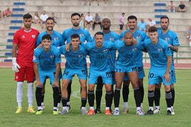 Once inicial de uno de los partidos de pretemporada. Arriba desde la izquierda: Iván Moreno, Luismi Gutiérrez, Luismi Luengo, Obounet, Siddiki e Iván Pérez. Abajo: Agus Moreno, Topo, Iván Rodríguez, Biabiany y Aspra.