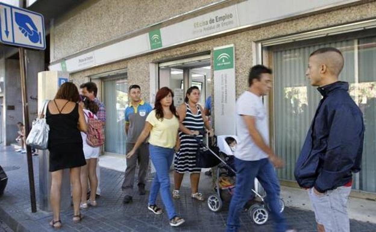 Los parados de larga duración deberán demostrar que buscan empleo