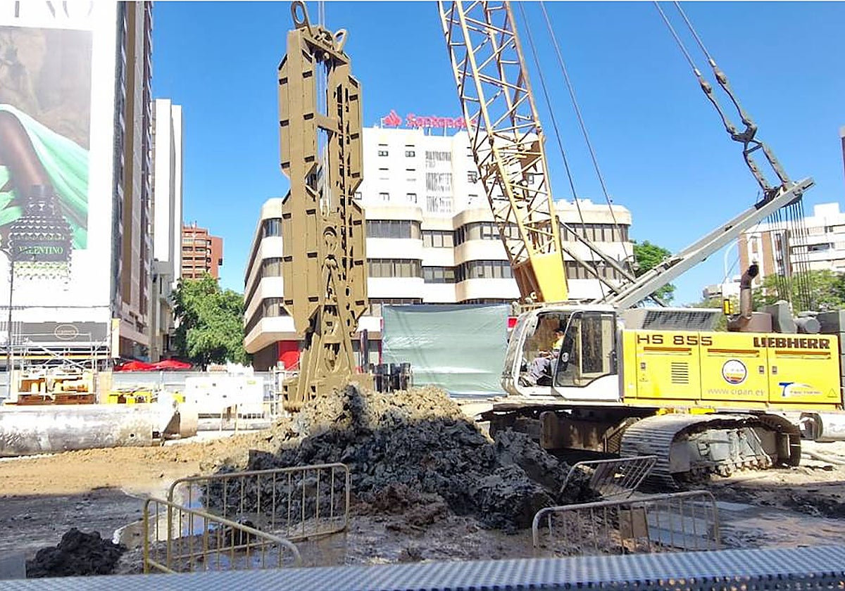 Obras del metro en Armengual, frente a El Corte Inglés.