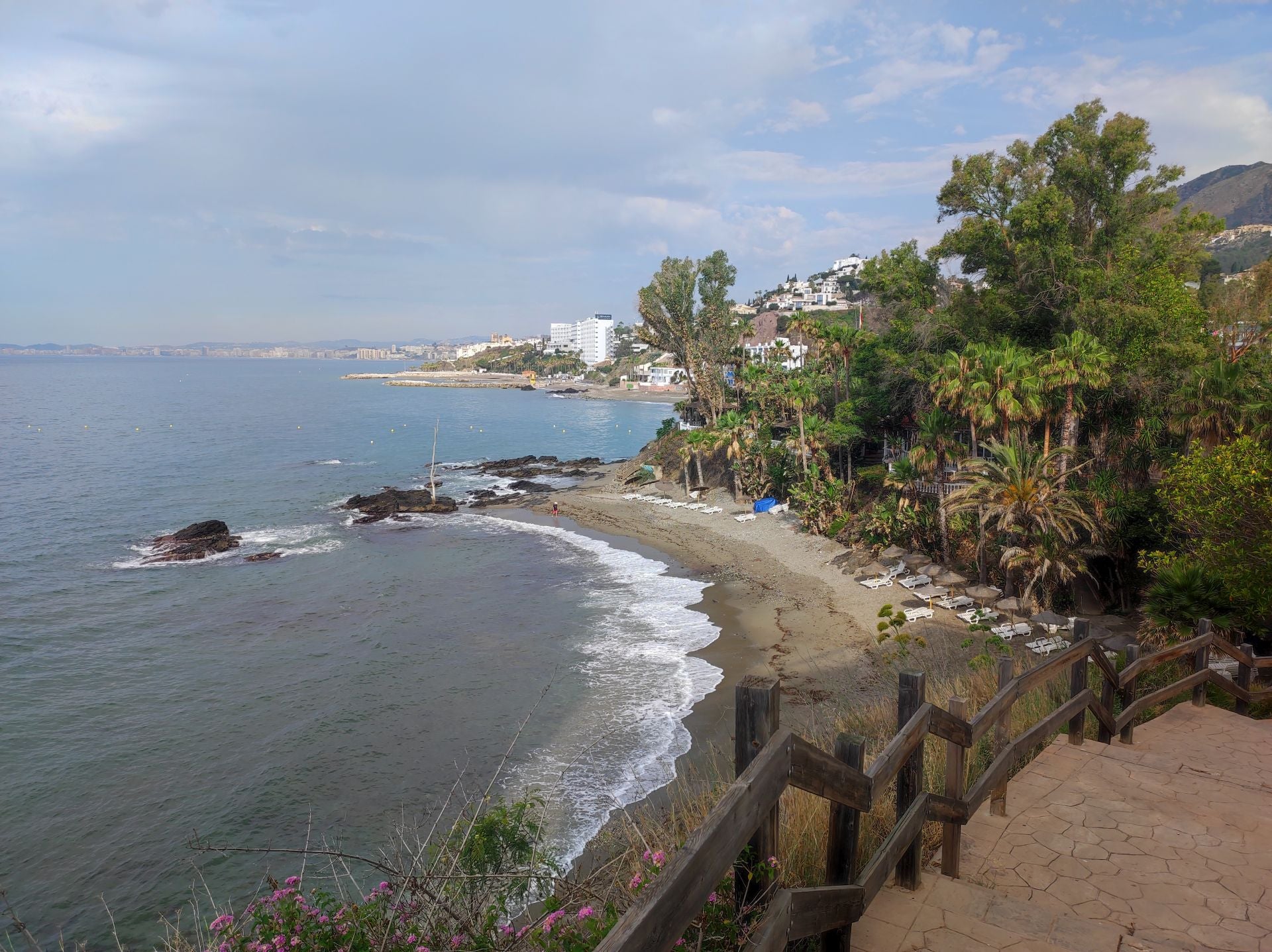 Entre Torrequebrada y Torremuelle hay un recorrido costero de lo más trepidante.