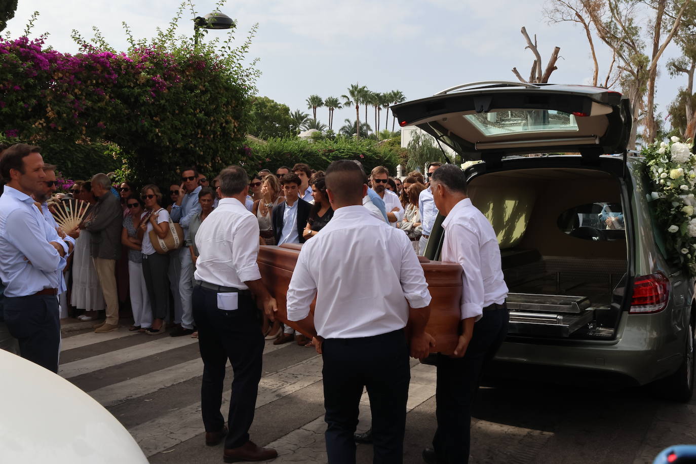 Familiares y amigos despiden a Caritina Goyanes en Marbella