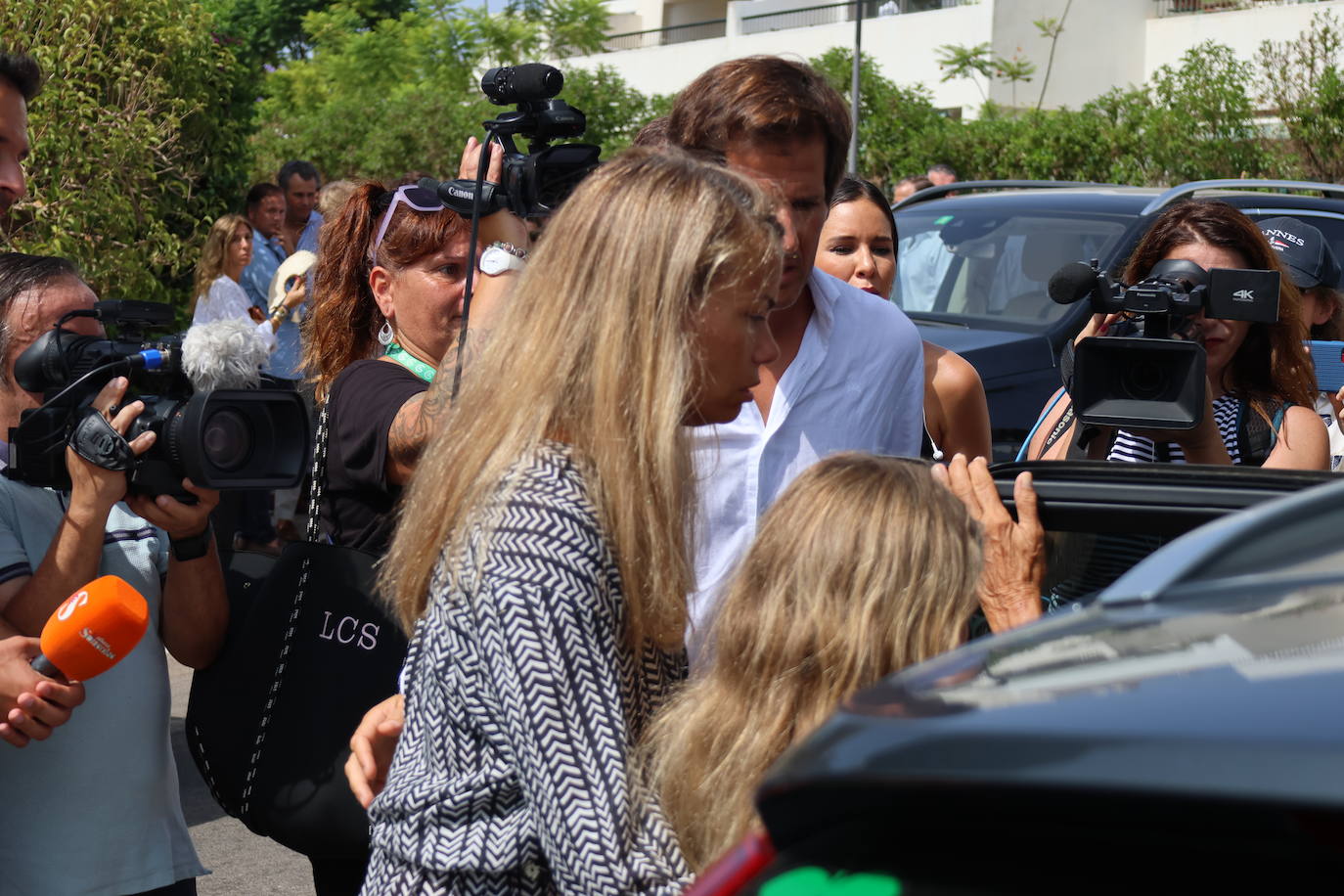 Familiares y amigos despiden a Caritina Goyanes en Marbella