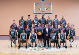 Imagen oficial de la plantilla del Unicaja 2024-2025, con Killian Tillie.