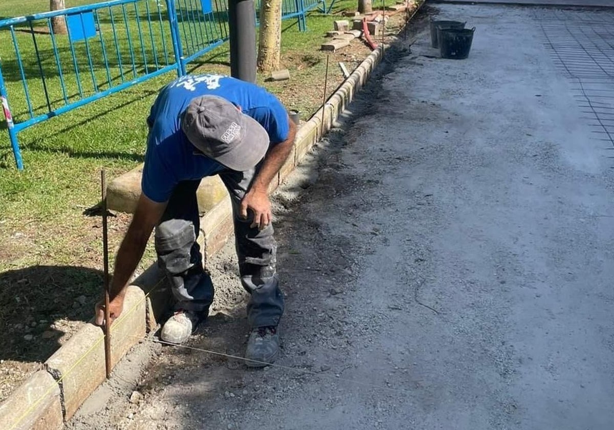 Trabajos de asfaltado en el casco urbano.