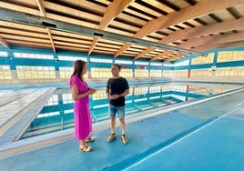 Fernández y Crespo en la piscina cubierta.