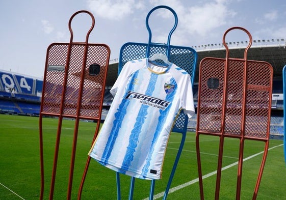 La camiseta de los equipos de La Academia, con el espónsor de Demoto en el frontal.