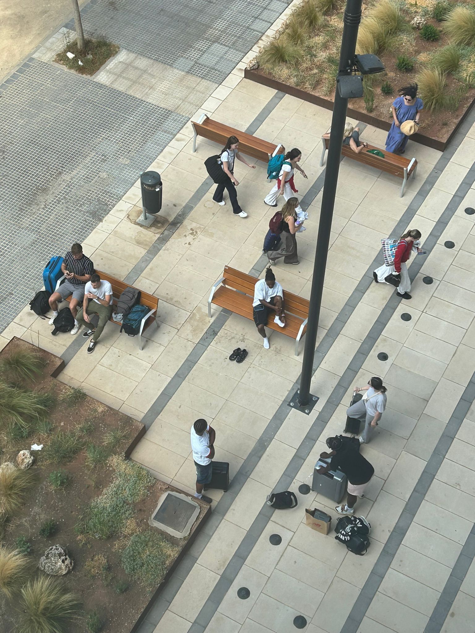 Las fotos que aportan los vecinos de las torres de Martiricos para denunciar los desmanes que padecen de los pisos turísticos