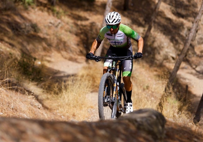 Javier Torres realiza un sendero de Gibralfaro.