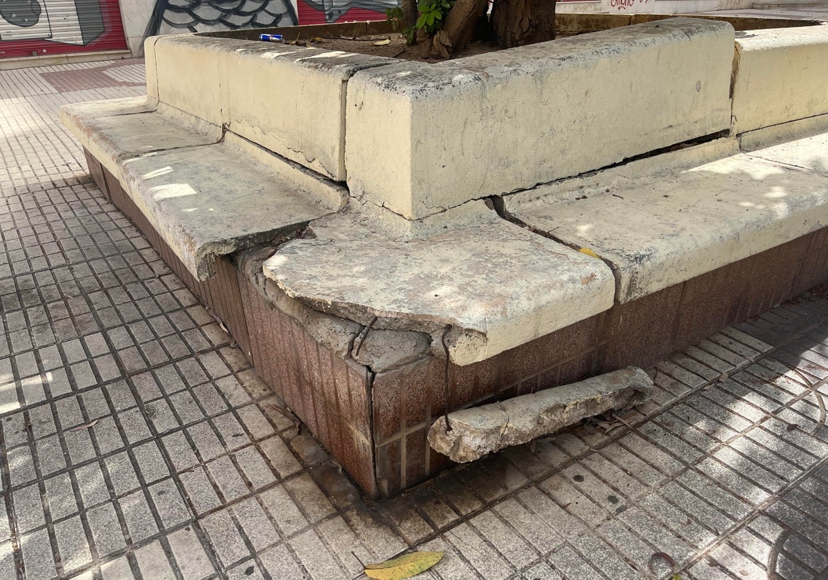 Vista de uno de los bancos de la Avenida Andalucía