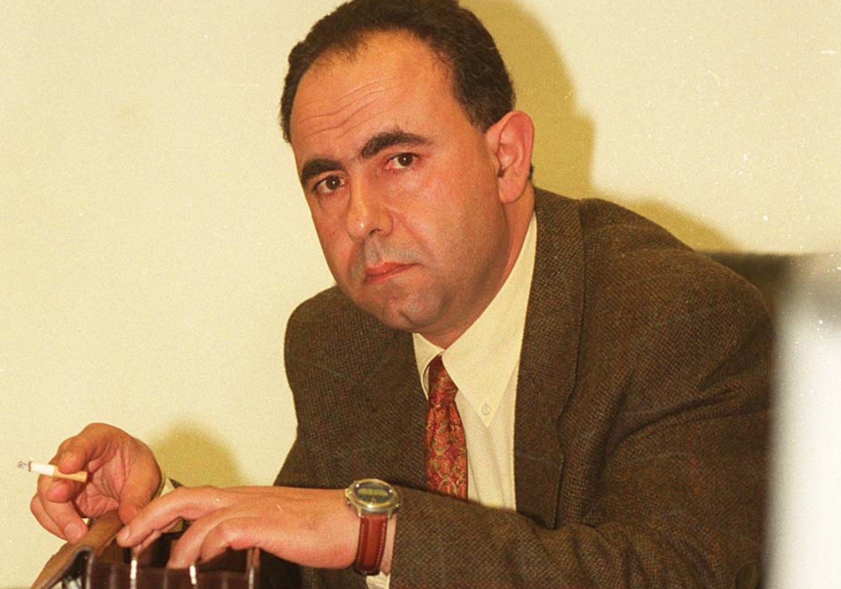 El crítico, profesor y comisario Enrique Castaños Alés, en una imagen de 1996.