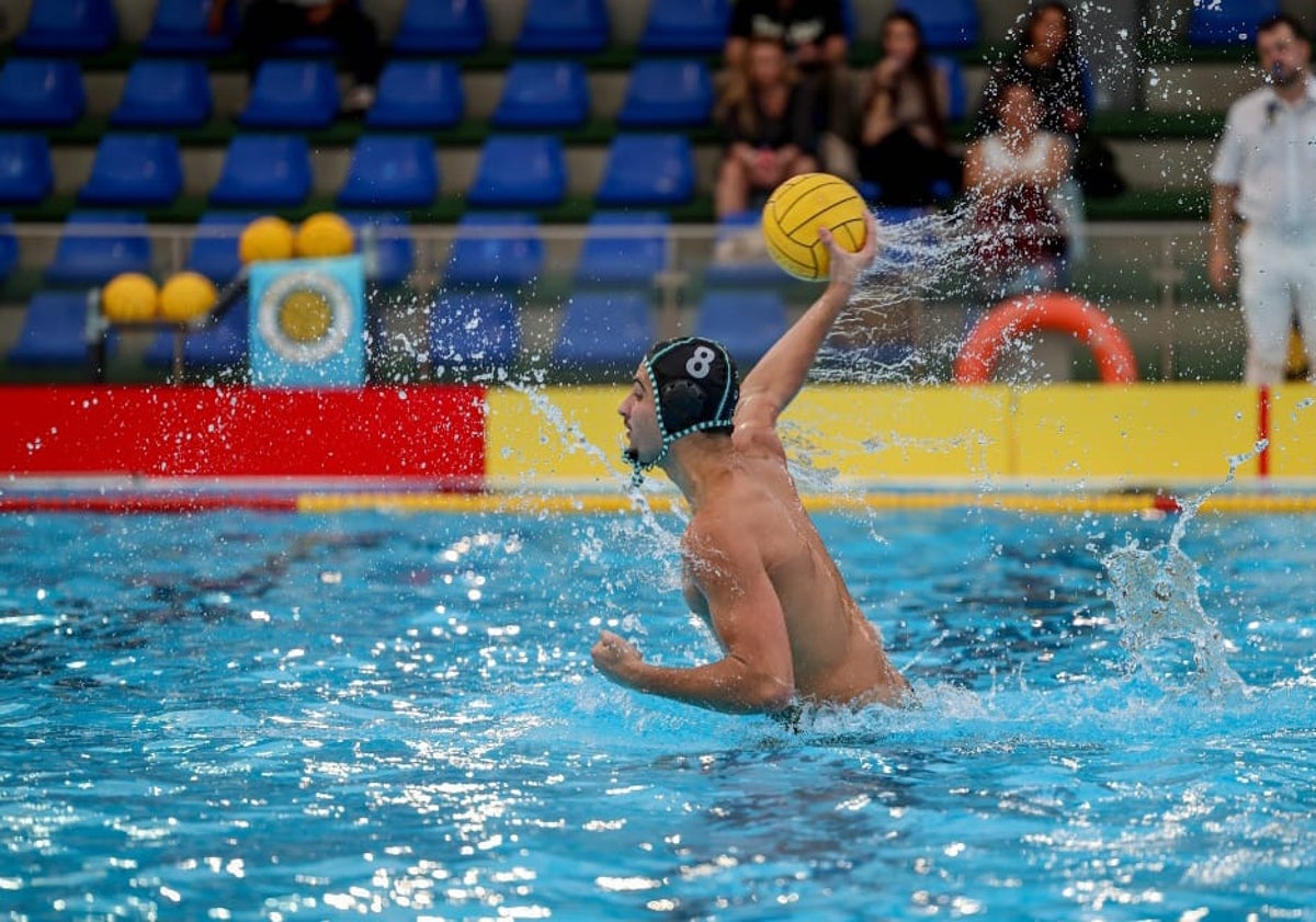 Imagen principal - Saúl Granados escala a la élite del waterpolo