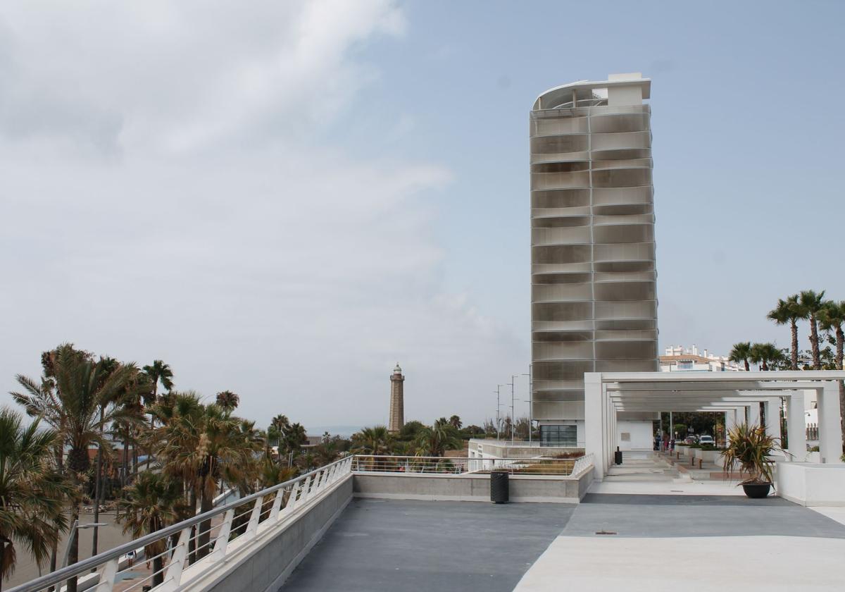 Símbolos. El Mirador del Carmen está cerca del puerto pesquero y del faro de Punta Doncella.