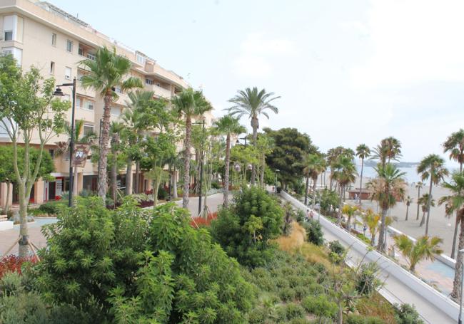 Ubicación. La avenida de España es hoy un paseo peatonal junto a la emblemática playa de La Rada.