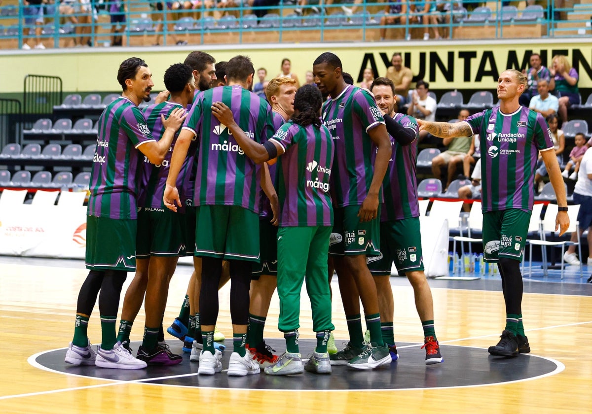 La plantilla del Unicaja se conjura antes del partido contra el Mónaco.