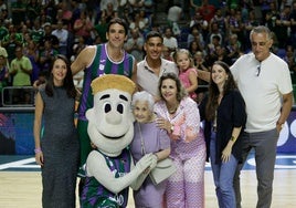 El Unicaja - Baskonia del Torneo Costa del Sol, en imágenes