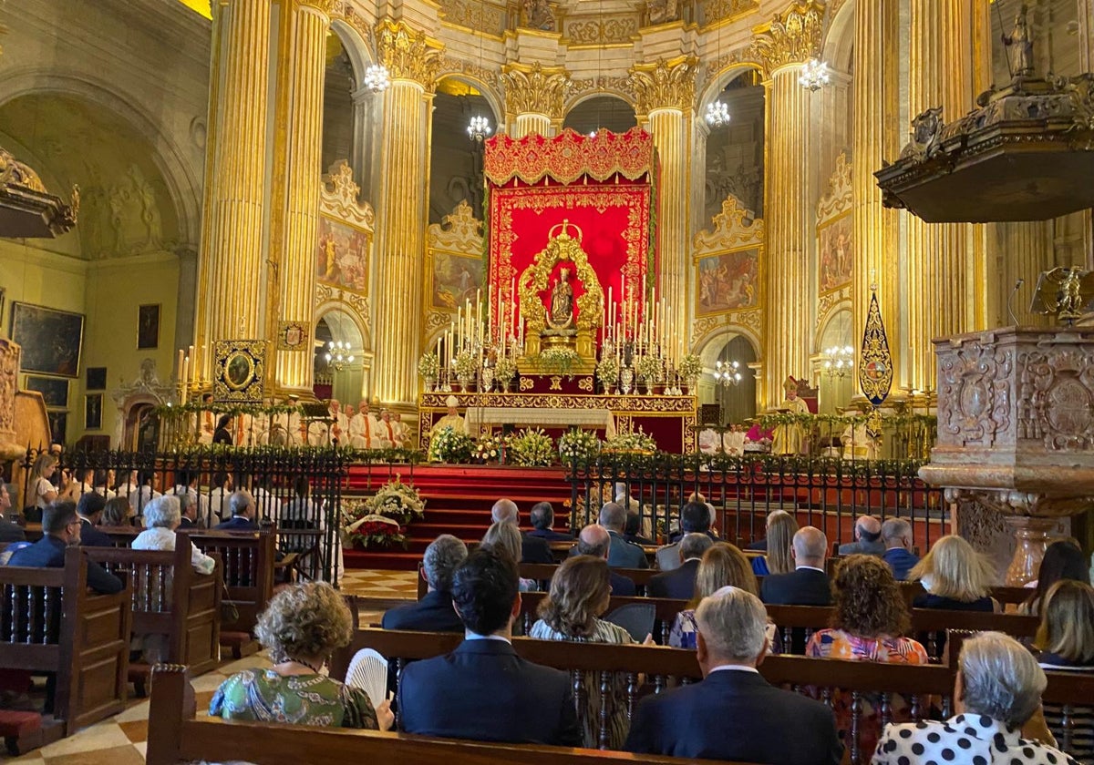 La Virgen de la Victoria durante la misa estacional, presidida por el obispo Jesús Catalá.