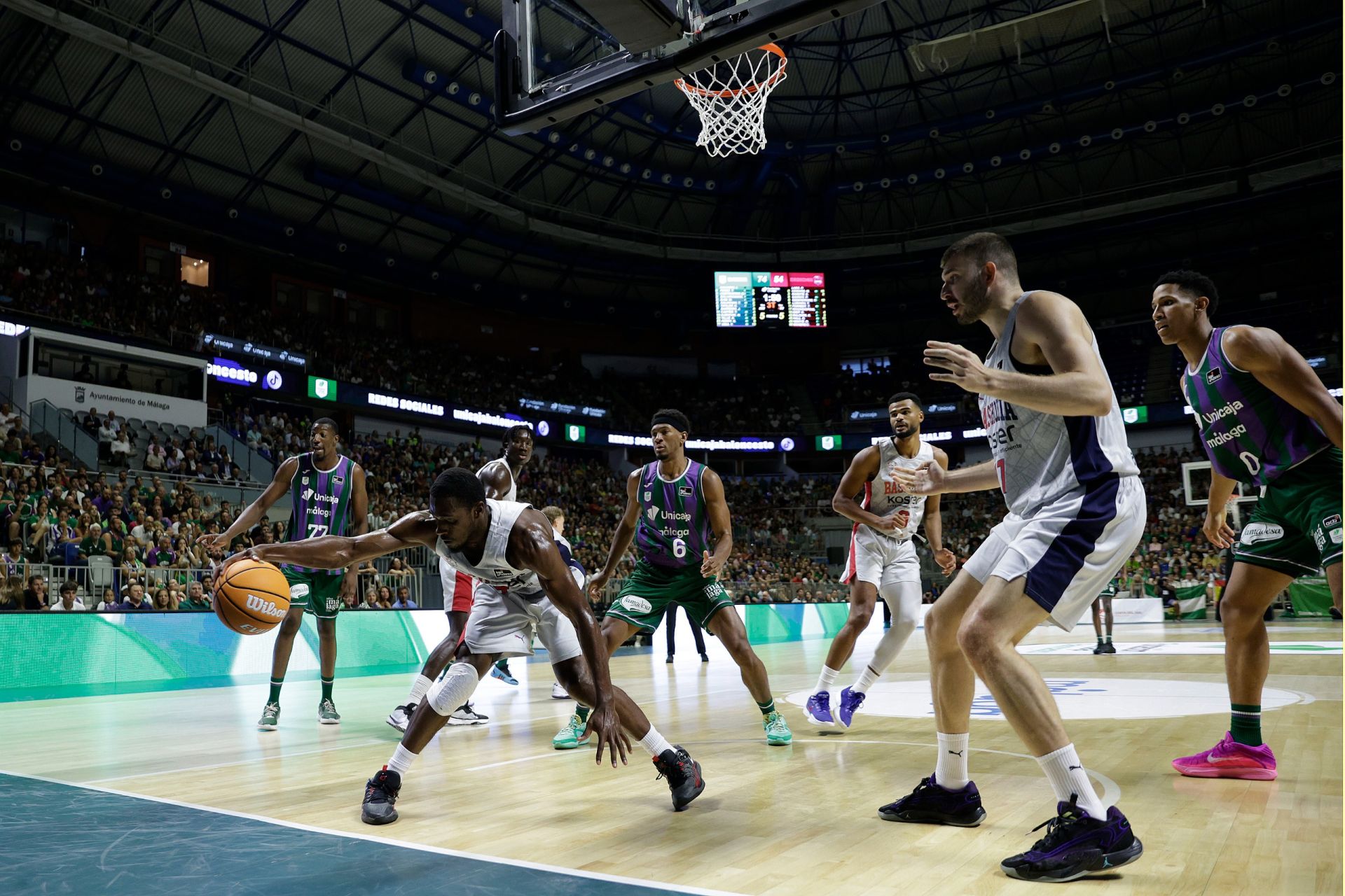 El Unicaja - Baskonia del Torneo Costa del Sol, en imágenes