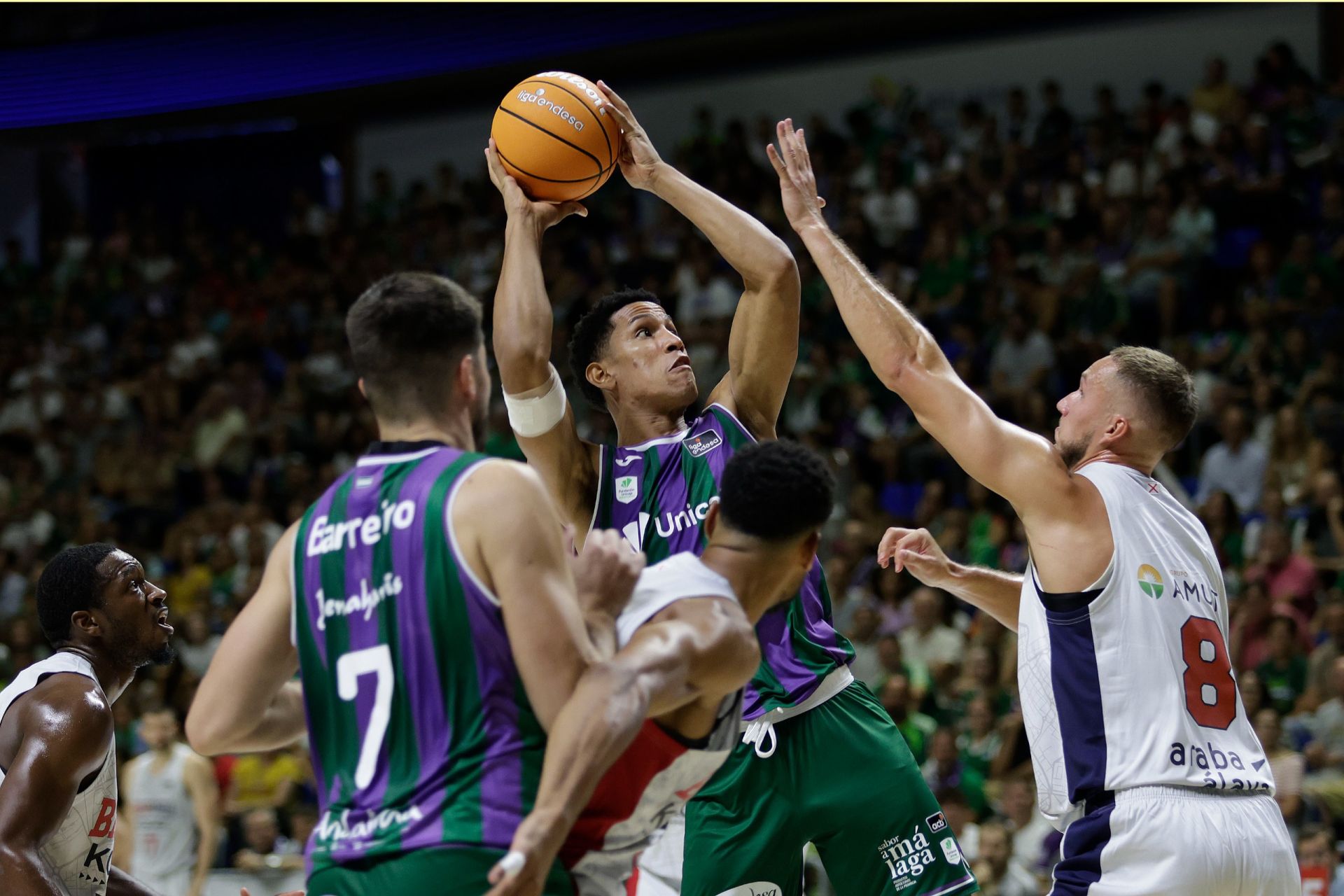 El Unicaja - Baskonia del Torneo Costa del Sol, en imágenes