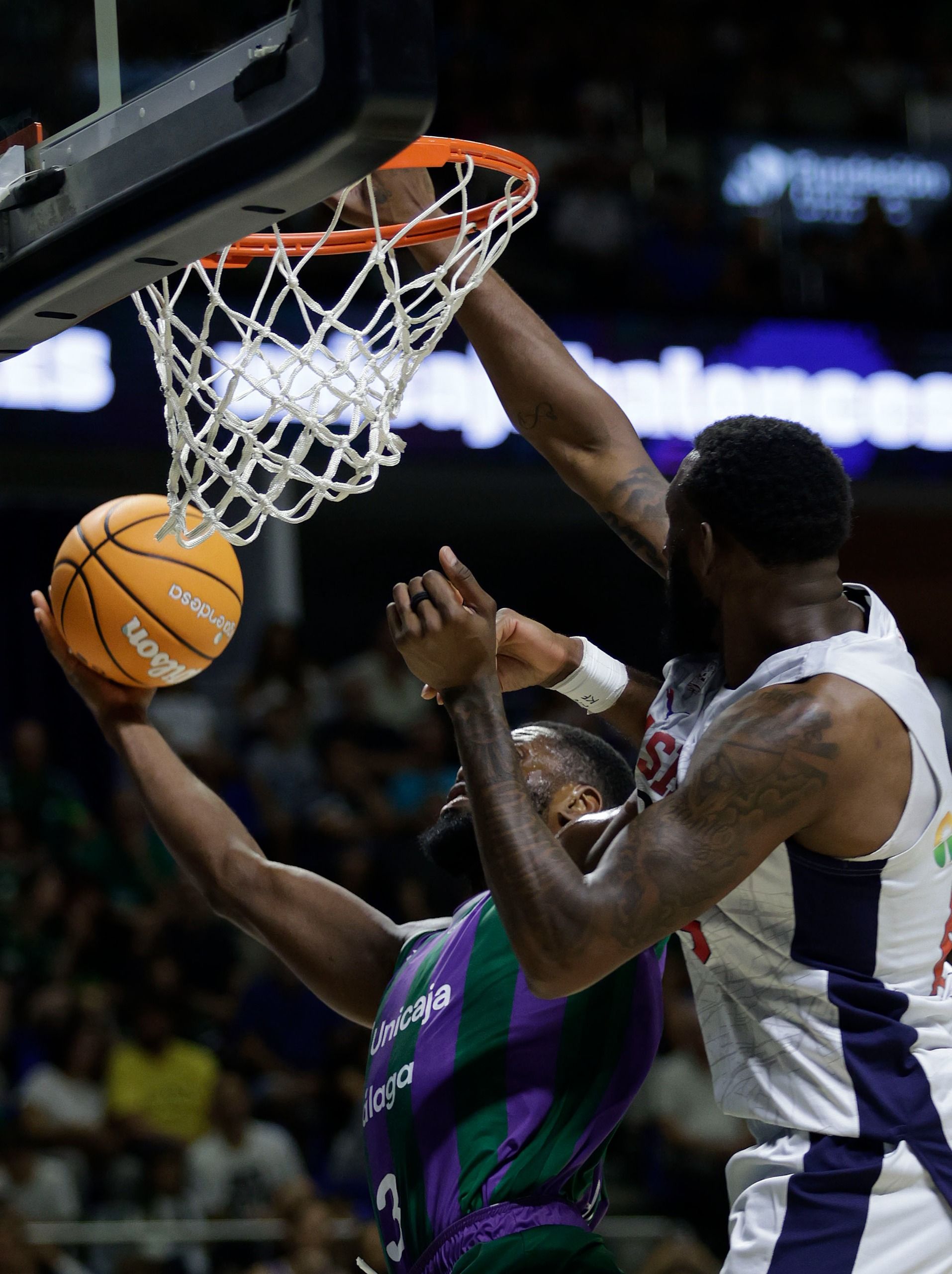 El Unicaja - Baskonia del Torneo Costa del Sol, en imágenes