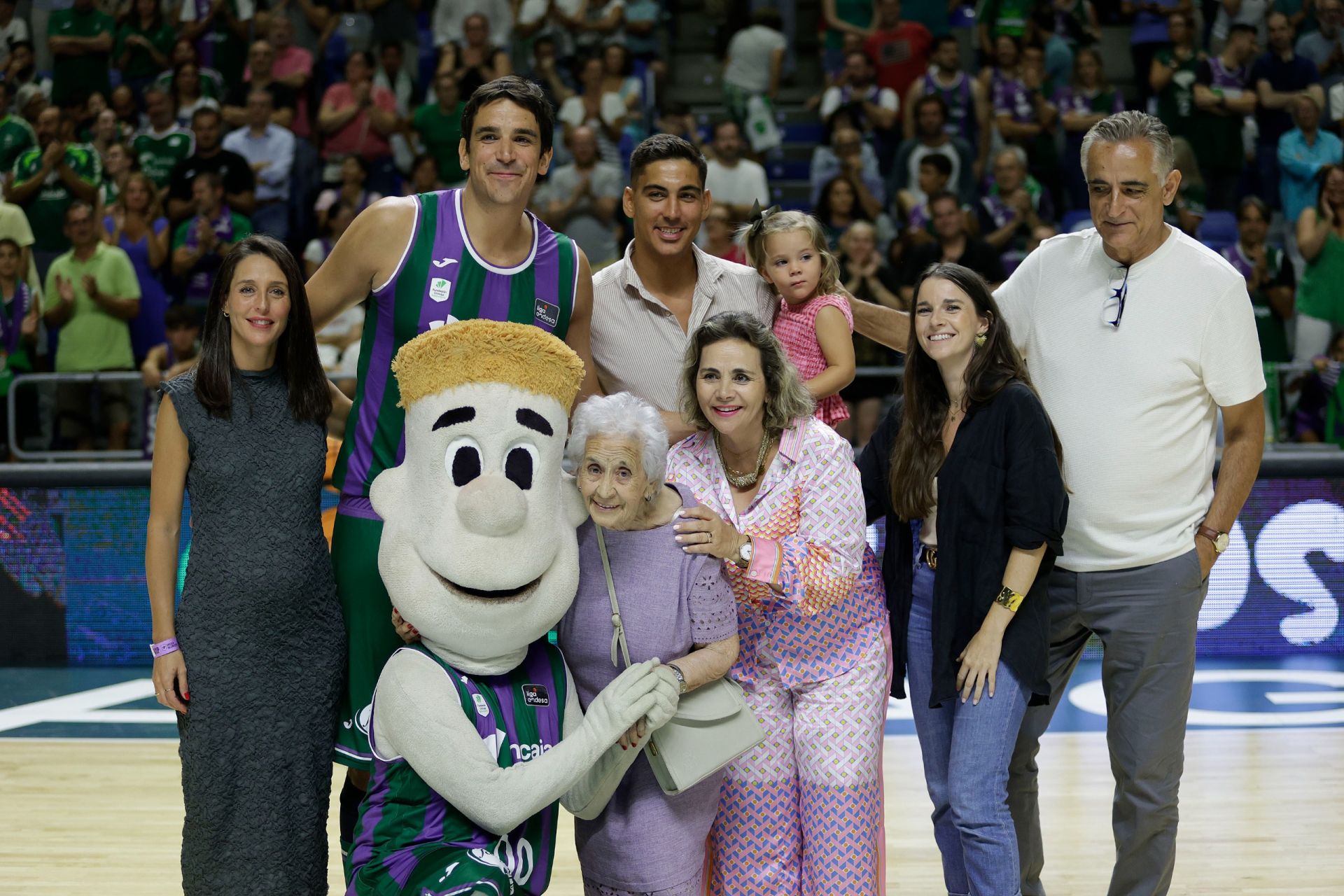 El Unicaja - Baskonia del Torneo Costa del Sol, en imágenes