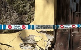 La fachada, totalmente destrozada.