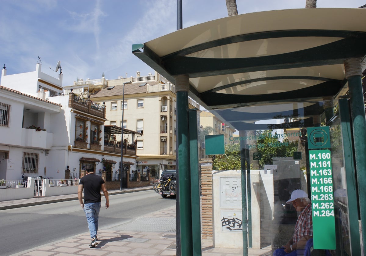 Parada del bus en La Cala del Moral.