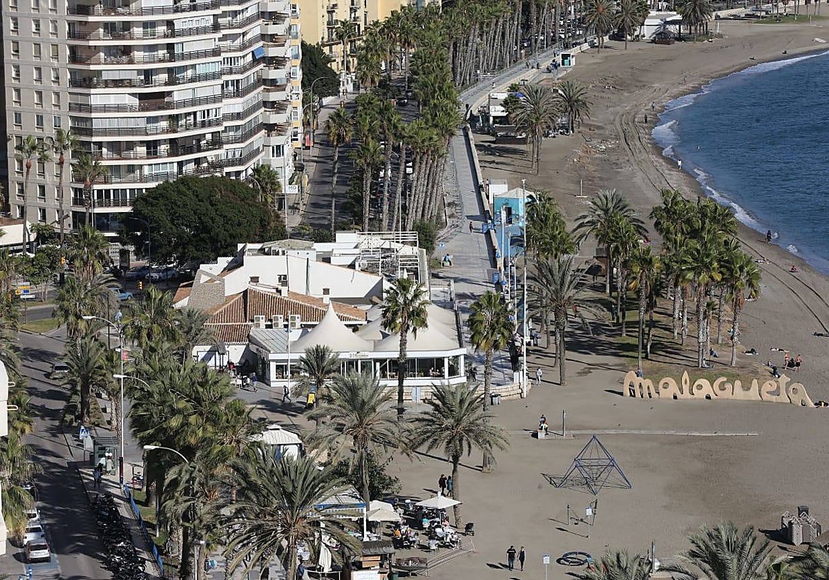 El restaurante Antonio Martín quintuplica la superficie permitida por Costas.