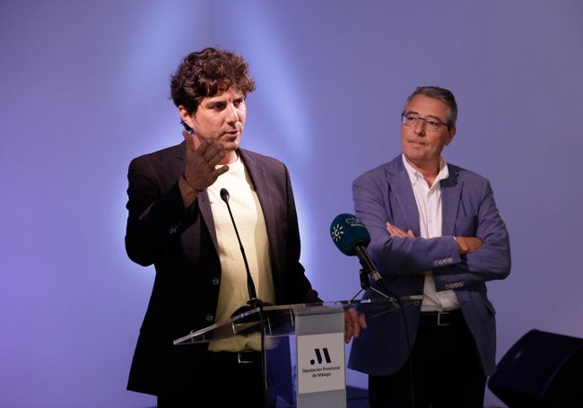 Txema Martín, coordinador del festival, y Francisco Salado, presidente de la Diputación, en la presentación.