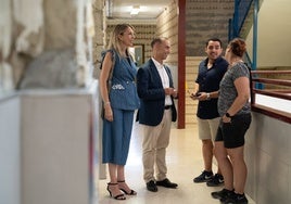 Visita del alcalde y responsables municipales a los centros educativos.