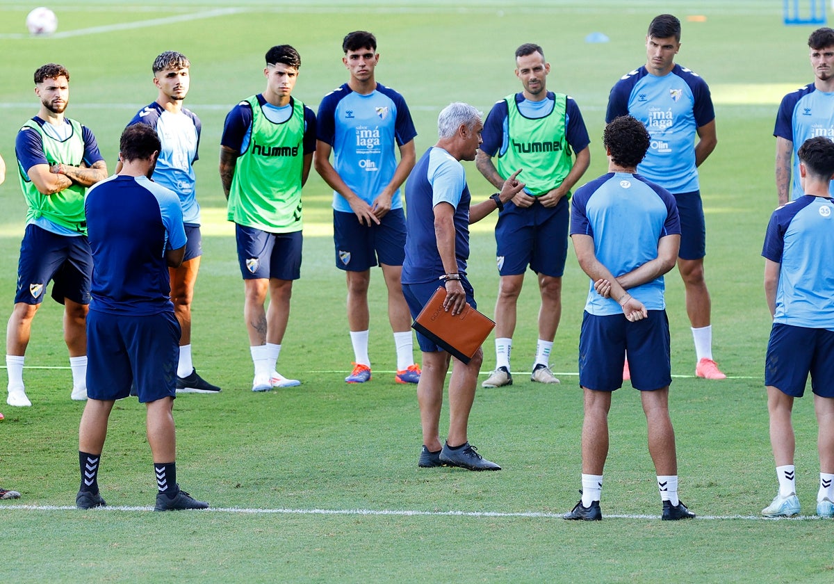 La plantilla del Málaga, en un entrenamiento reciente.