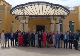 Participantes en la reunión histórica sobre el tren litoral del pasado 17 de julio.