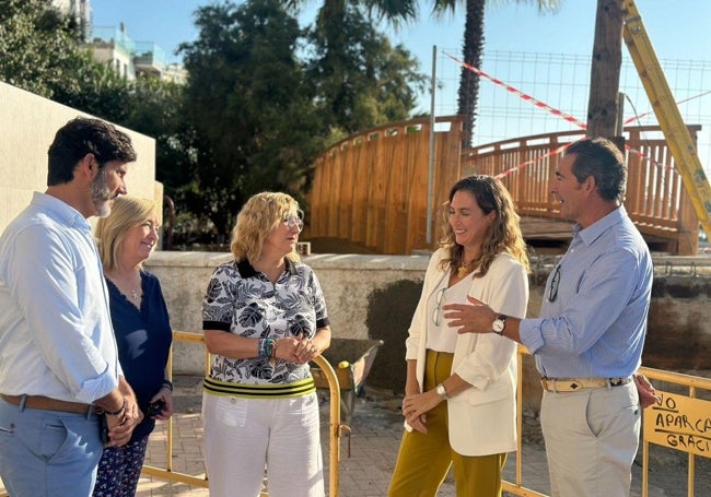 Visita de la alcaldesa y los concejales a la obra.