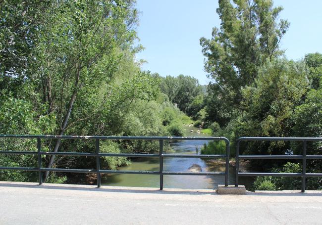 Paso del río Guadiaro a la altura de la Entidad Local Autónoma Estación de Gaucín-El Colmenar.