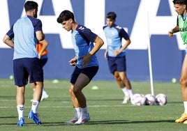 Lobete, en un entrenamiento del Málaga antes de su lesión.