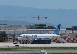 Avión de United Airlines procedente de Nueva York, en el aeropuerto de Málaga.