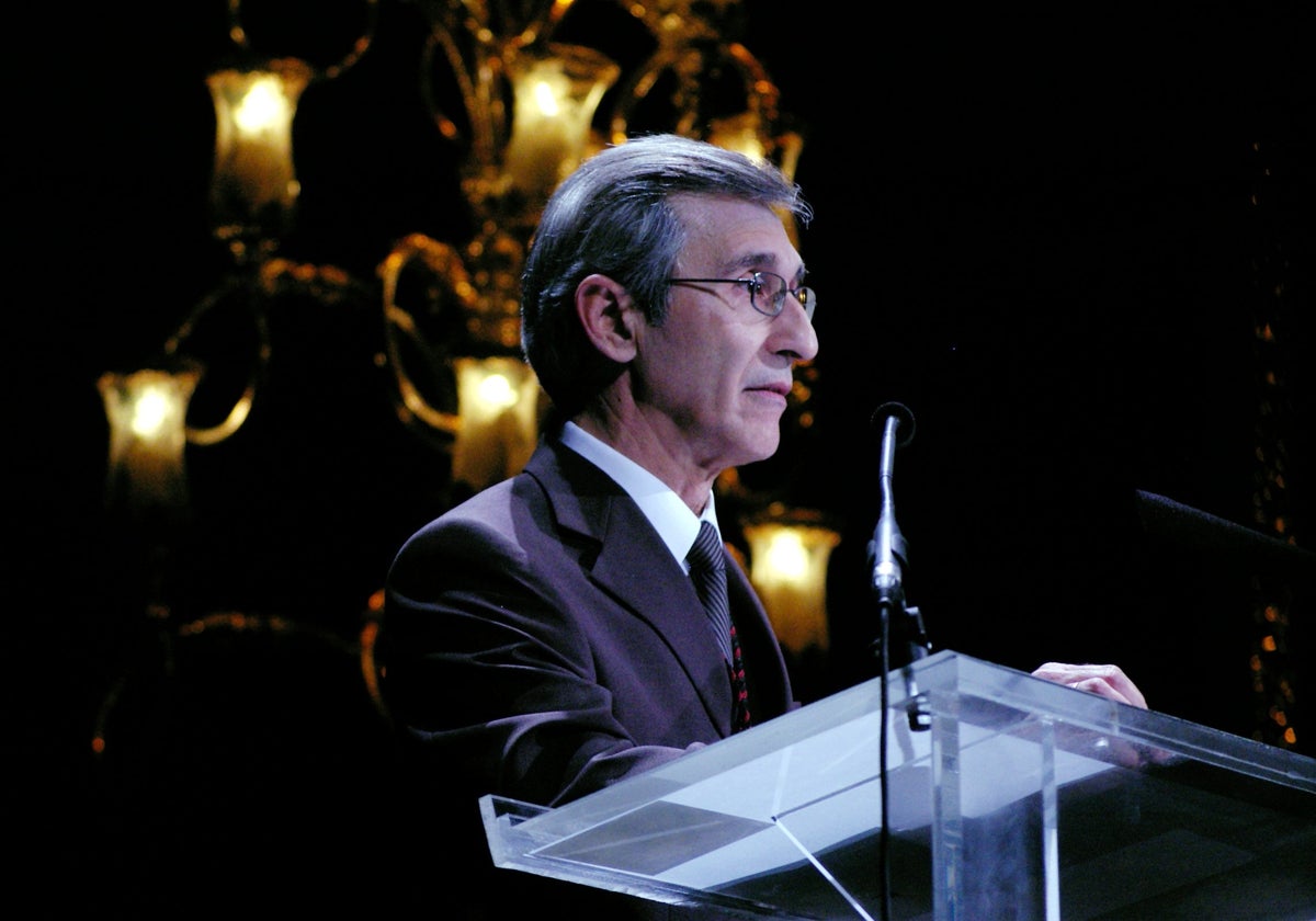 Manuel Molina, durante el pregón de la Semana Santa de 2005.