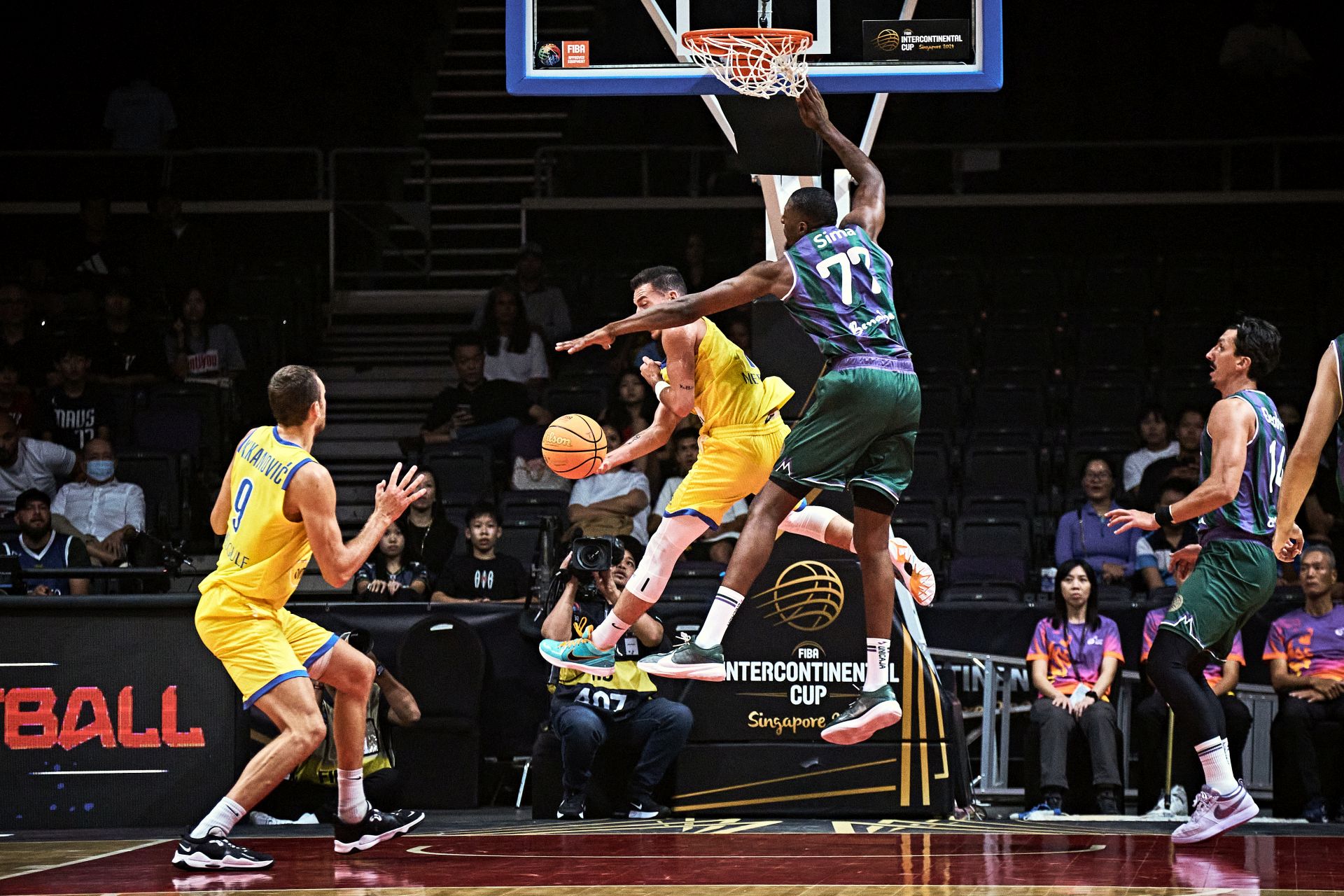 El partido Al Riyadi- Unicaja de la Intercontinental, en imágenes