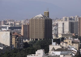 Vista del edificio de Correos, situado en el inicio de la Avenida de Andalucía.