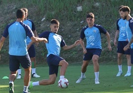 Chupete, en un entrenamiento con el primer equipo durante la pretemporada en Marbella.