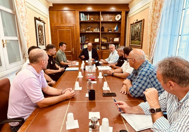 Imagen de la reunión celebrada este lunes en el Ayuntamiento de Vélez-Málaga.