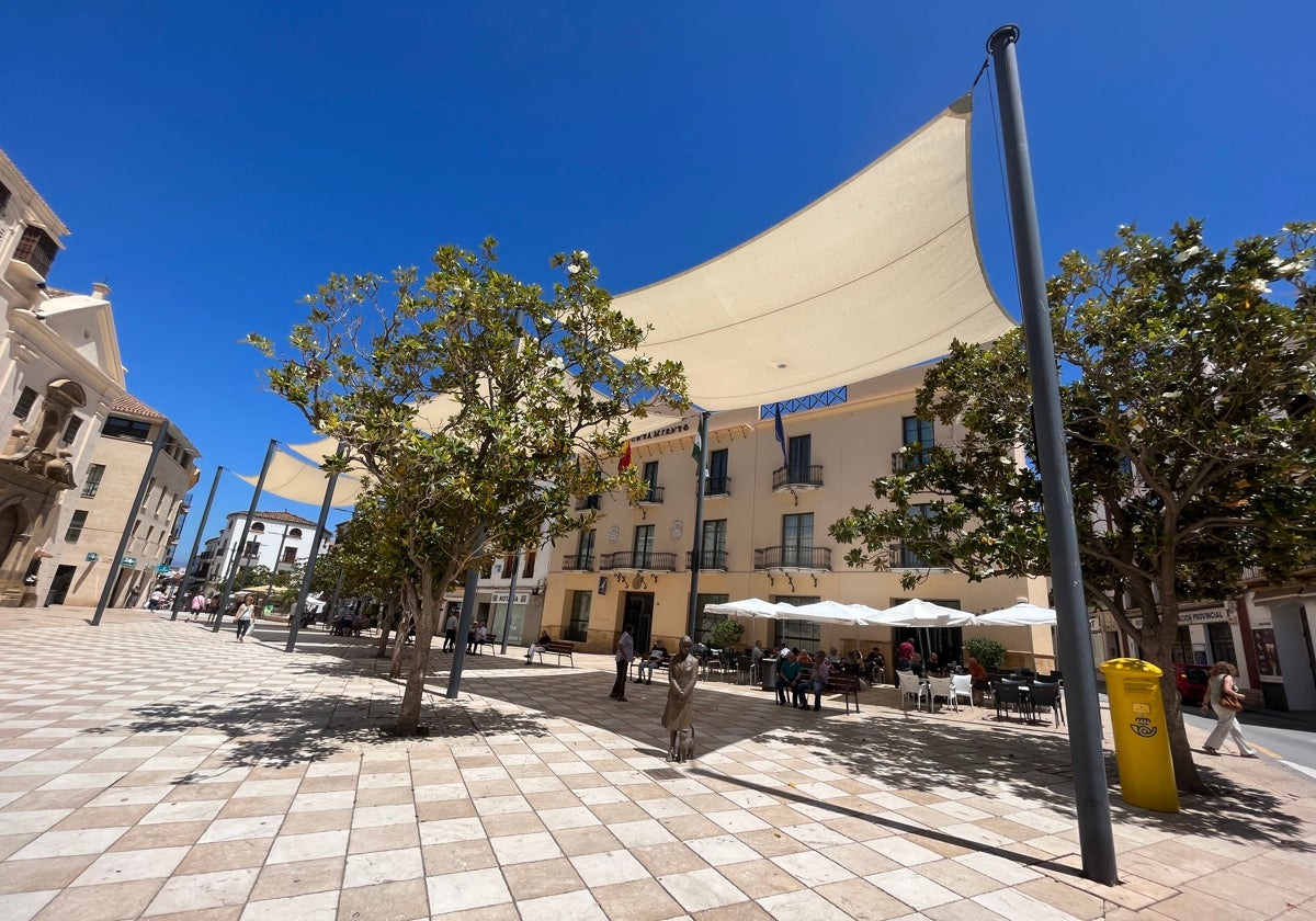 Fachada principal del Ayuntamiento de Vélez-Málaga en la céntrica plaza de Las Carmelitas.