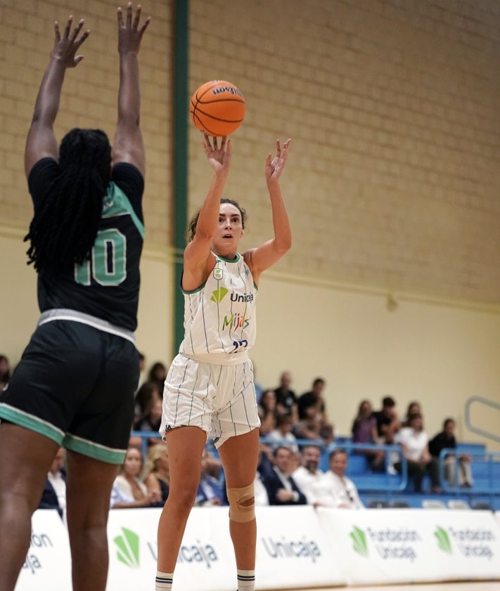 Imagen secundaria 2 - El Unicaja Mijas se lleva una igualada Copa de Andalucía