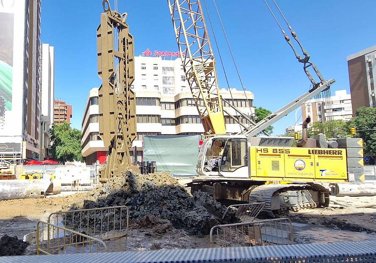 Obras de construcción del túnel del metro en Armengual e Hilera.