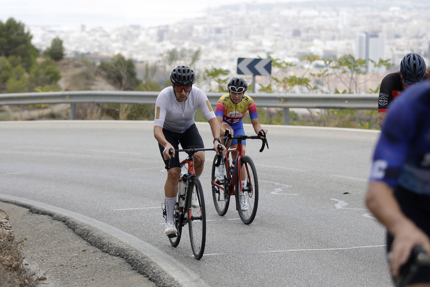 Casi 500 ciclistas participan en la Subida a la Fuente de la Reina