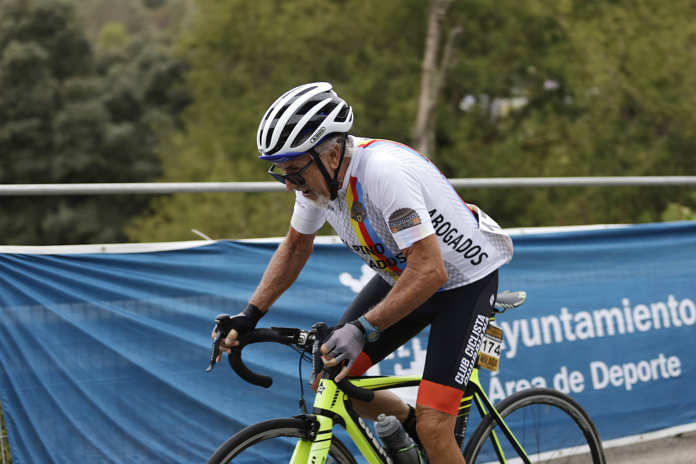 Casi 500 ciclistas participan en la Subida a la Fuente de la Reina