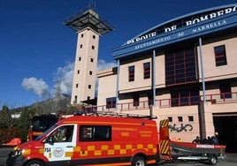 Una mujer y una bebé evacuadas al hospital tras el incendio de una vivienda en Marbella