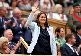 Conchita Martínez, directora de torneo de las Finales de la Billie Jean King Cup, este año reconocida en el palco de WImbledon.