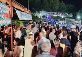 Centenares de personas se dieron cita en Archidona por el 'Oktoberfest'.