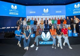 Dirigentes y representantes de los equipos en la presentación celebrada ayer.