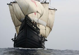 Este barco se construyó para la Exposición Universal de Sevilla en 1992 y es la única réplica del barco original que hasta la fecha ha completado una vuelta al mundo